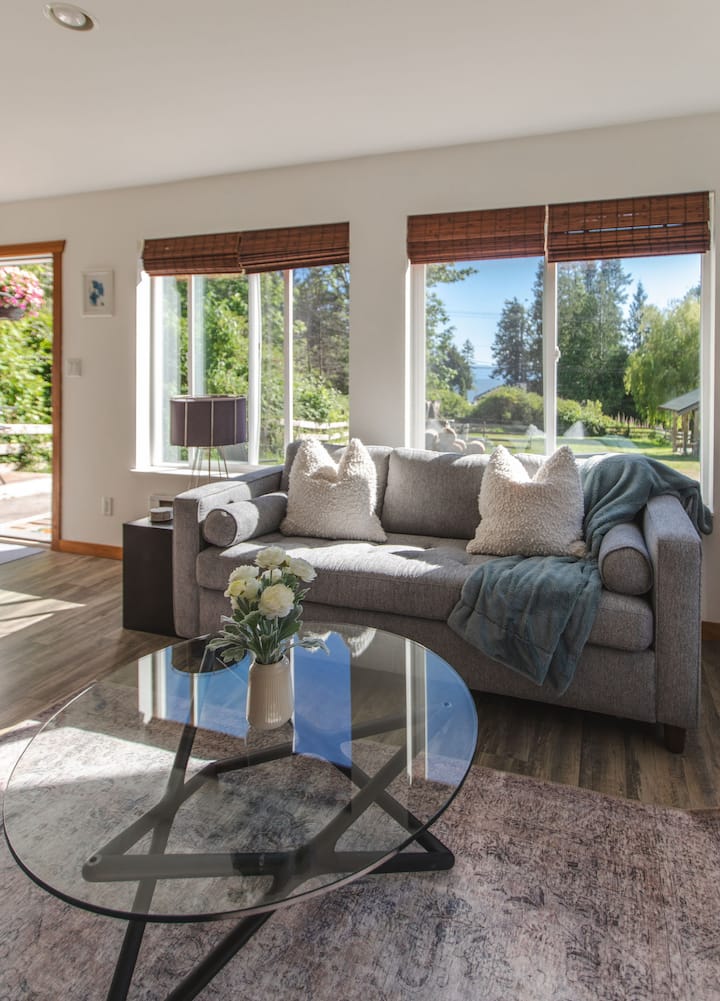 The Seaside Retreat On Redrooffs - Sunshine Coast