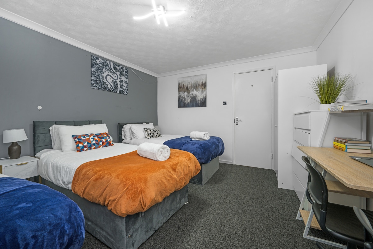 Second Bedroom - 3 Single Beds