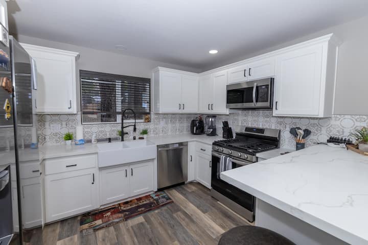 Full kitchen image 1