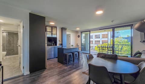 Top Airbnb: Modern, Chic & Central 2 Bdrm Apt Fortitude Valley in Fortitude Valley