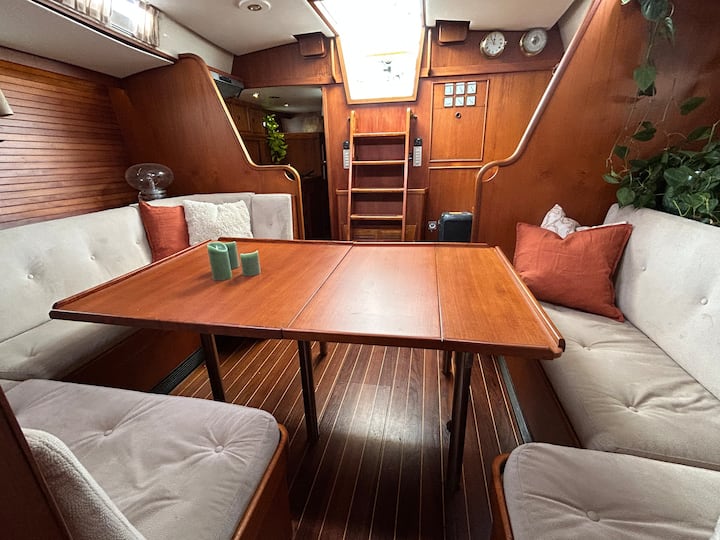 Spacious Classic Yacht – Stylish & Peaceful Escape - Amszterdam