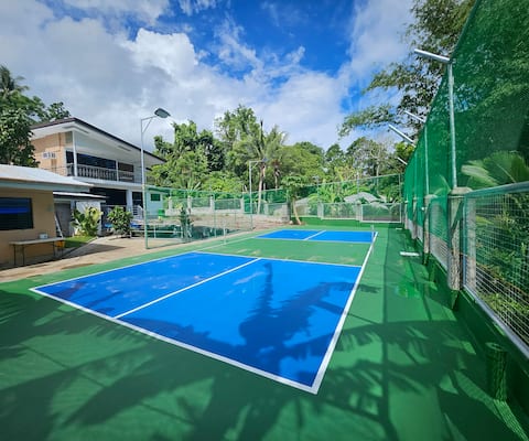 Modern 4BR Vacation House | 21pax | WiFi | Netflix