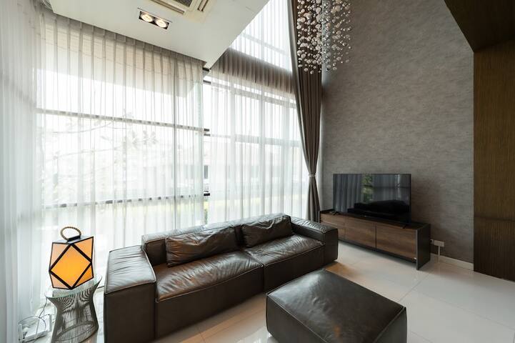 City pool villa housekeeper gallery image 2