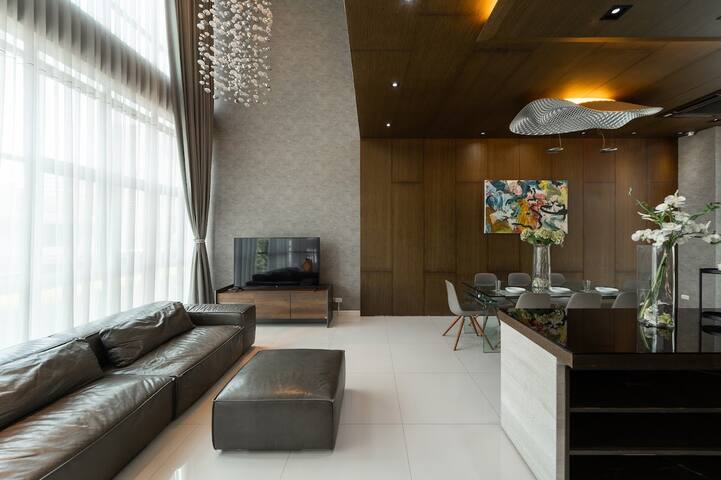 City pool villa housekeeper gallery image 5