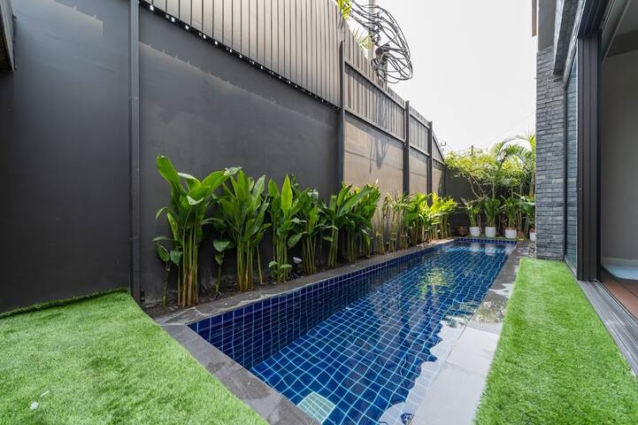 City pool villa housekeeper gallery image 4