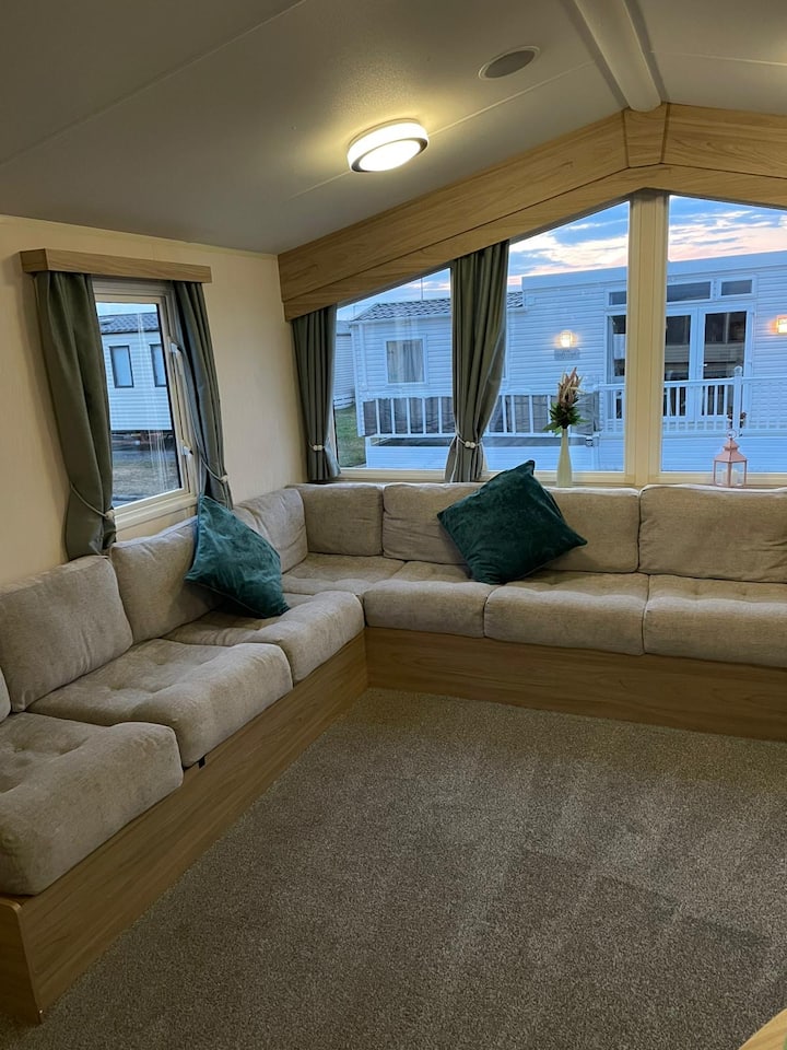 Cozy 3-bed Caravan Near The Sea. - Wales
