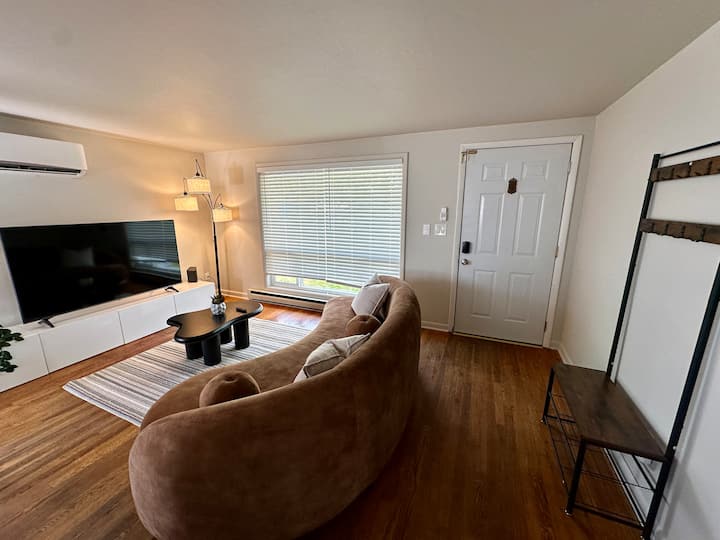 Cute, Cozy Home In Shoreline W/backyard | Sleeps 4 - Edmonds, WA
