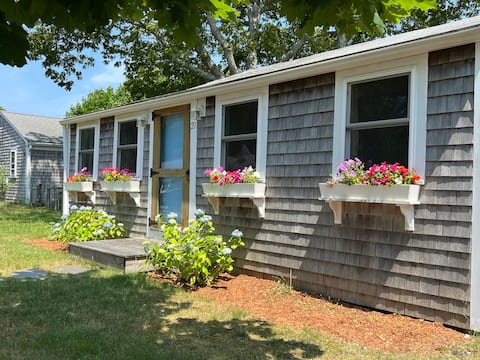 Successful Airbnb property: Charming Cottage near Beach and Ferry. in West Yarmouth