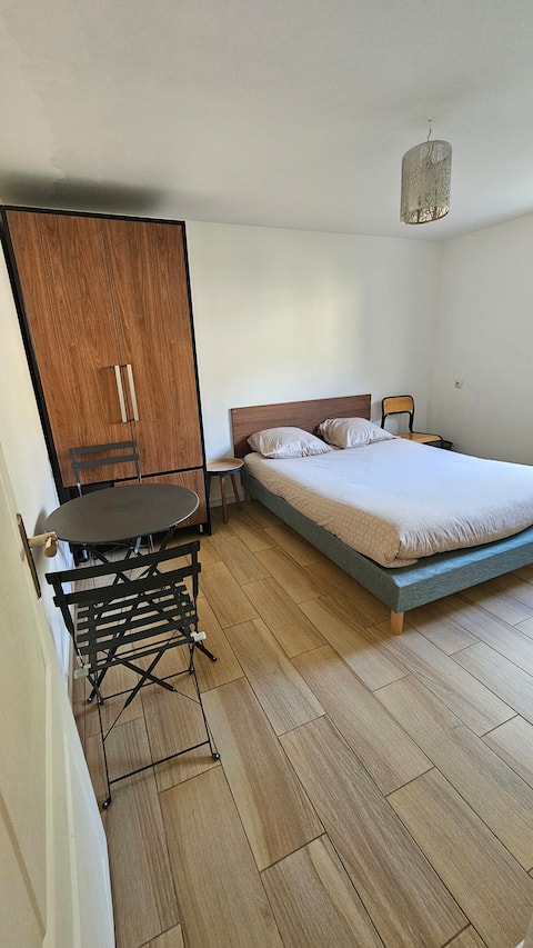 Bedroom and bathroom for 2 people, Iris