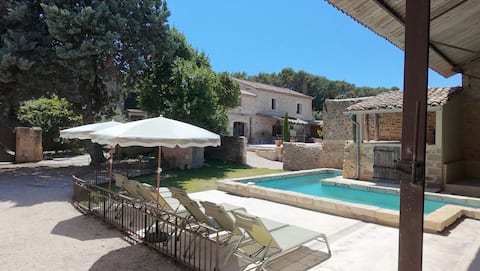 Quiet and comfortable stone farmhouse