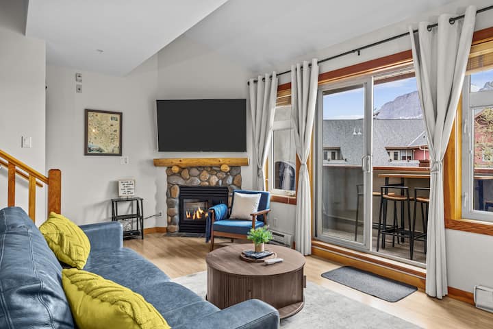 Sunset Views | Lofted 2-storey | Pool + Hot Tub - Canmore