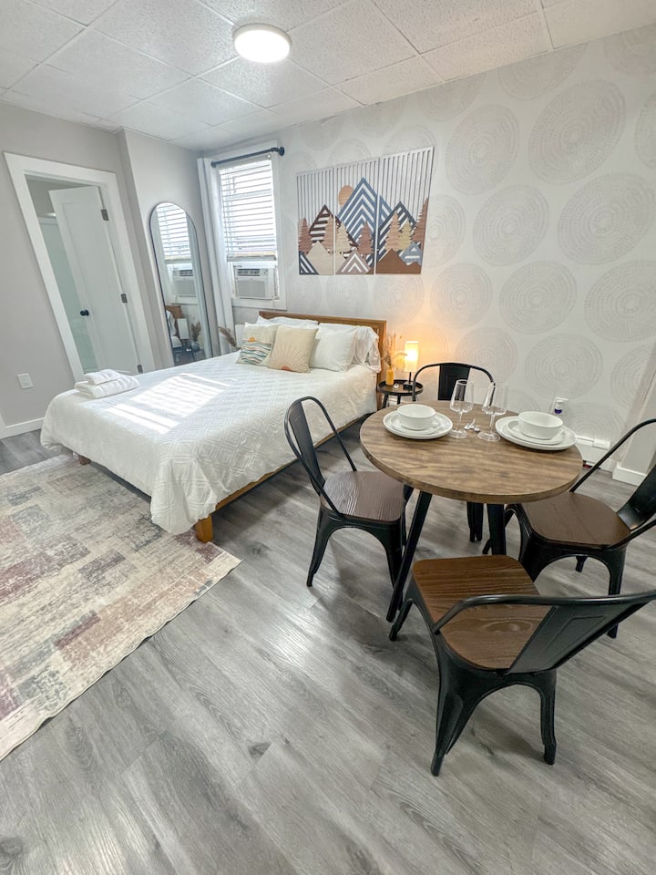 Bright & Stylish Family Apt  3br/2ba Downtown - Newark, NJ