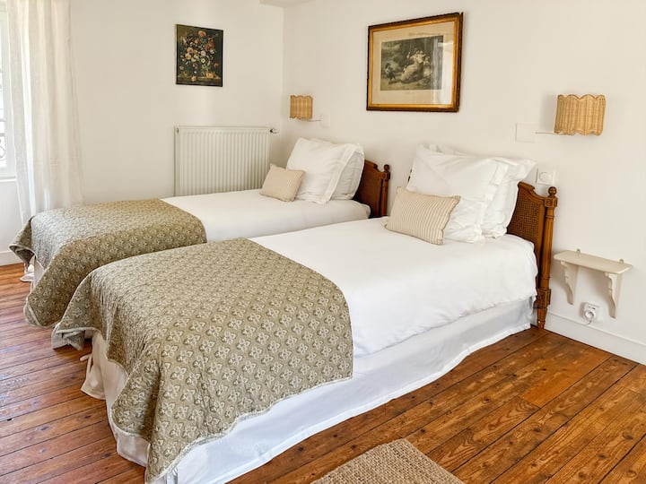 Ორი 80 × 200 სმ საწოლი