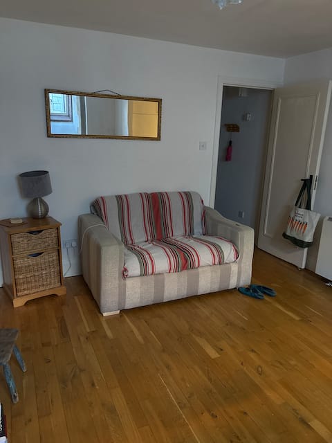 Popular Airbnb listing: Portobello pied-à-terre in Christchurch