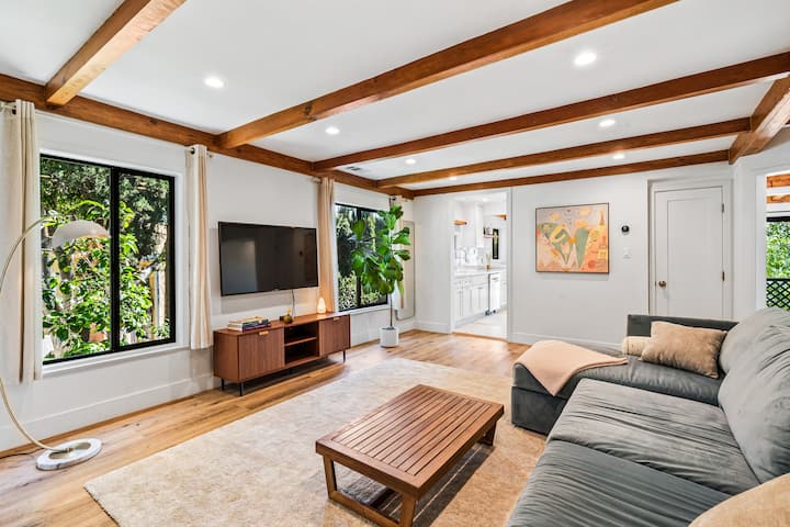 Silver Lake Hilltop House - A True Creative Haven - Los Angeles, CA