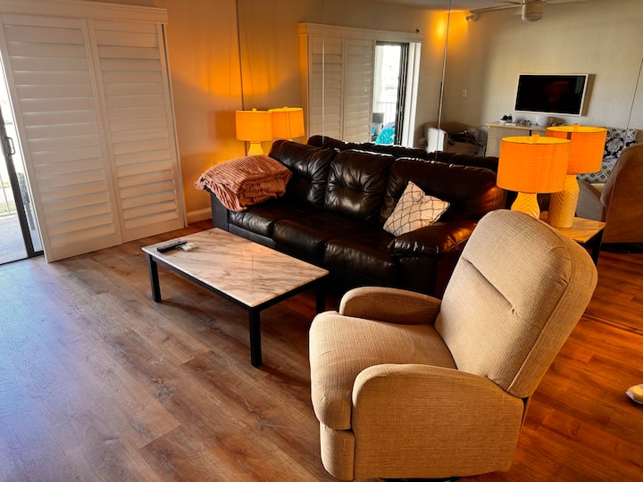Daytona Shores Beachside Escape - Daytona Beach Shores, FL