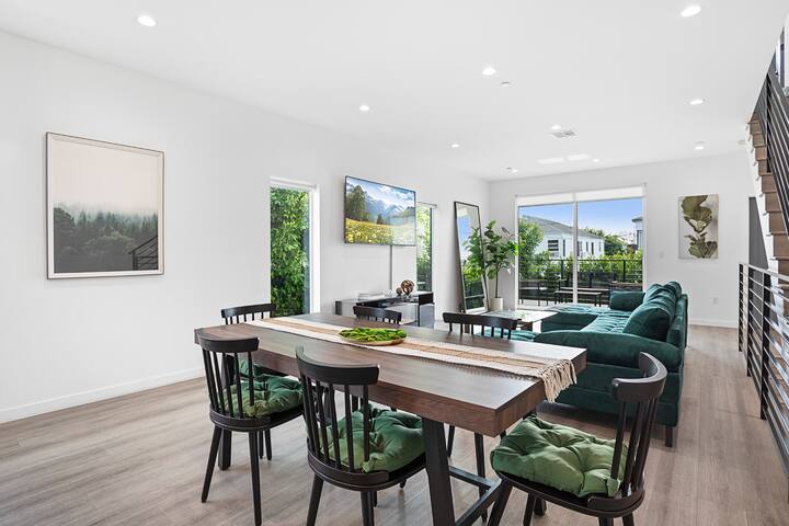 Luxury 4bed townhouse|Hollywood|jacuzzi gallery image 2