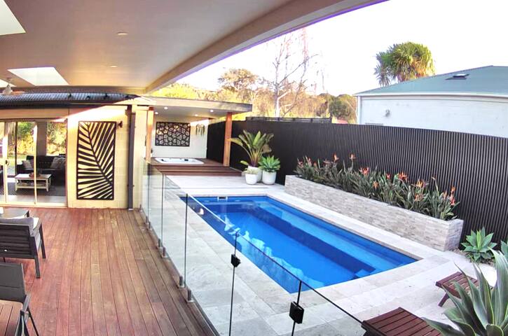 The Family Entertainer-Heated Pool and Spa gallery image 2