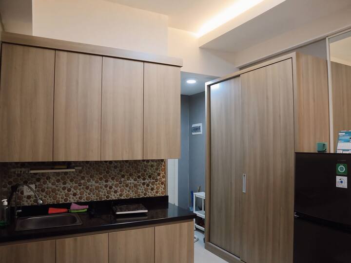 Studio 16 @Anderson Wifi + Netflix + Sliding Bed - Surabaya