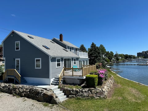 Bayfront Retreat with Private Ramp &Stunning Views