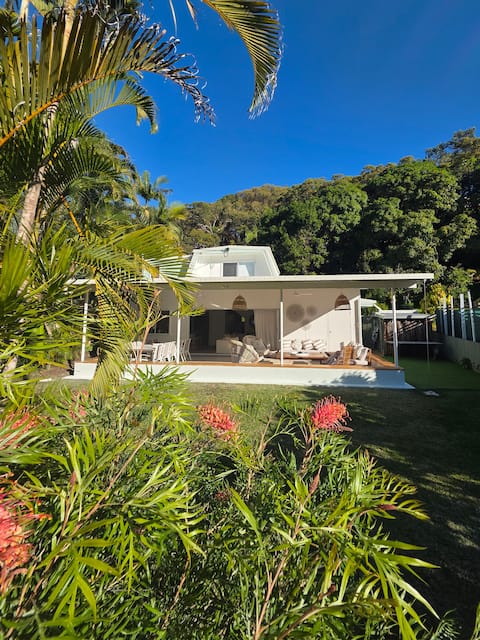 Home on Home, Straddie