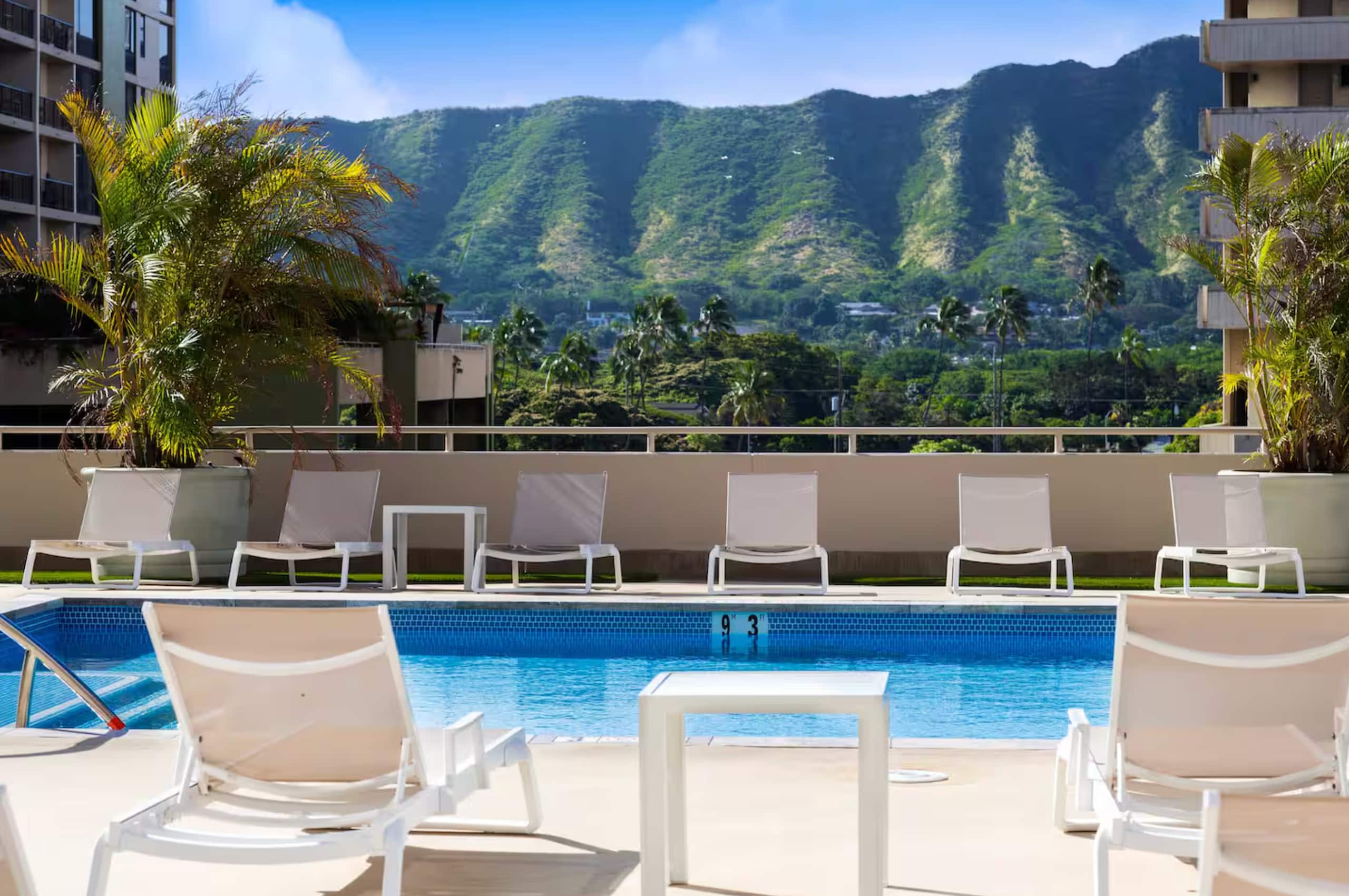 Condo in Honolulu · ★4.96 · 1 bedroom · 3 beds · 1 private bath - Image 11