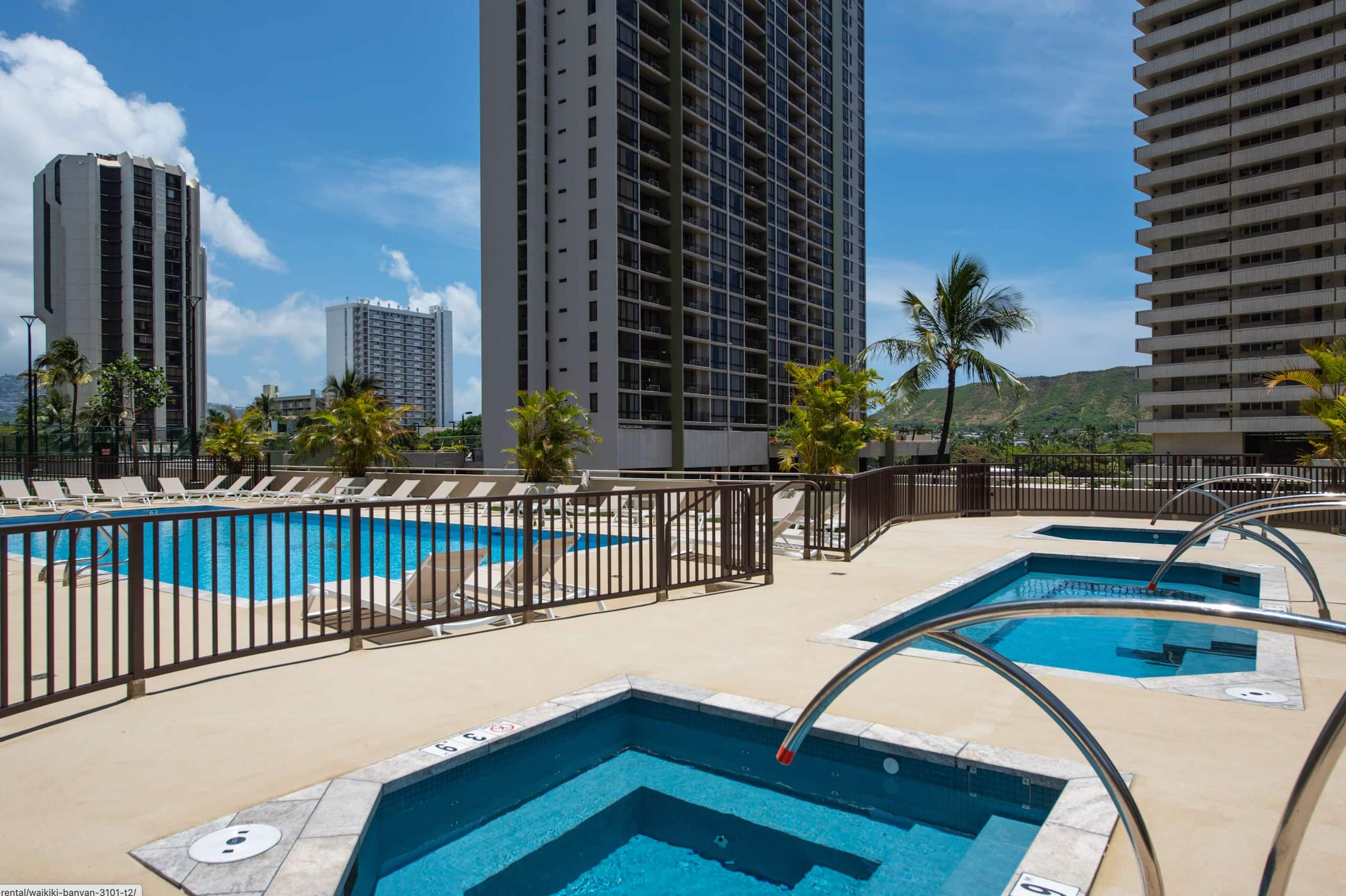 Condo in Honolulu · ★4.96 · 1 bedroom · 3 beds · 1 private bath - Image 16