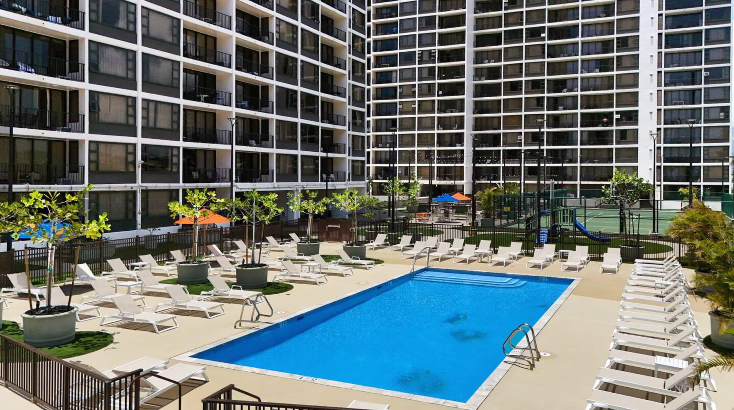 Condo in Honolulu · ★4.96 · 1 bedroom · 3 beds · 1 private bath - Image 7