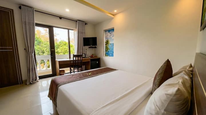 Balcony Double Room *Pool* Steps To Cua Dai Beach - 會安市