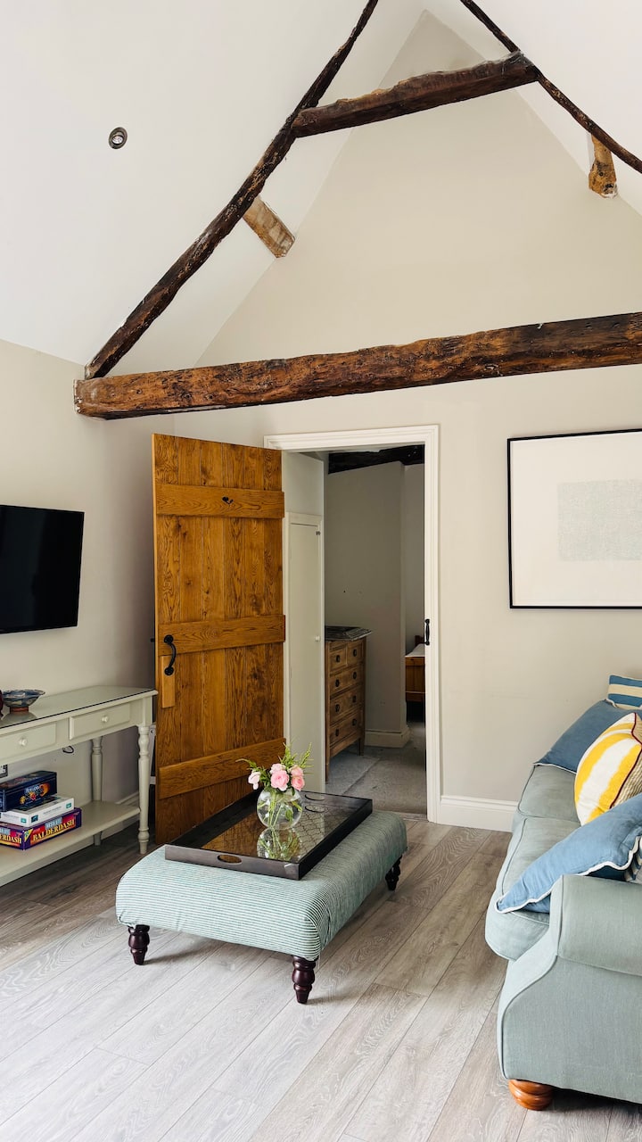 A Barn Conversion In A Picturesque Village - ワンテジ