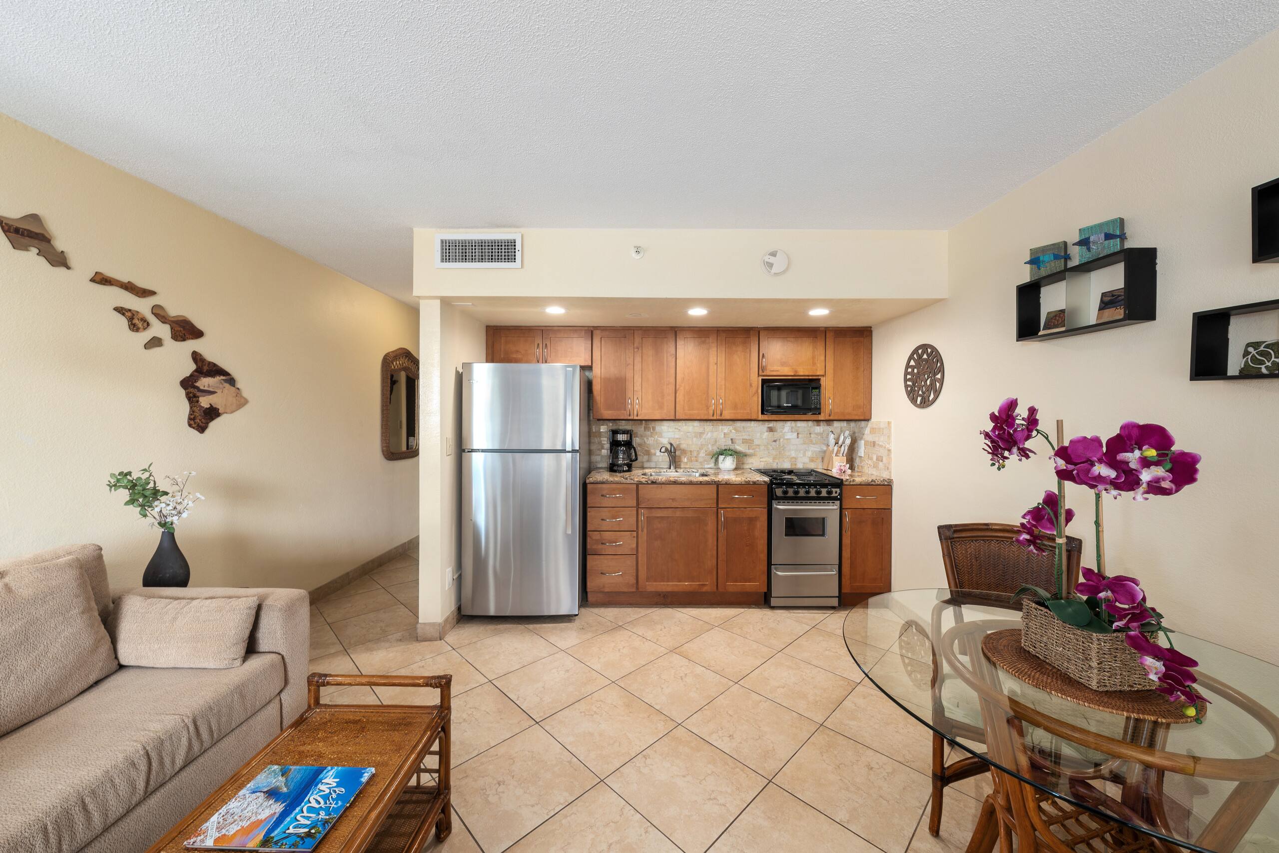 Condo in Lahaina · ★4.45 · 1 bedroom · 3 beds · 1 bath - Image 20