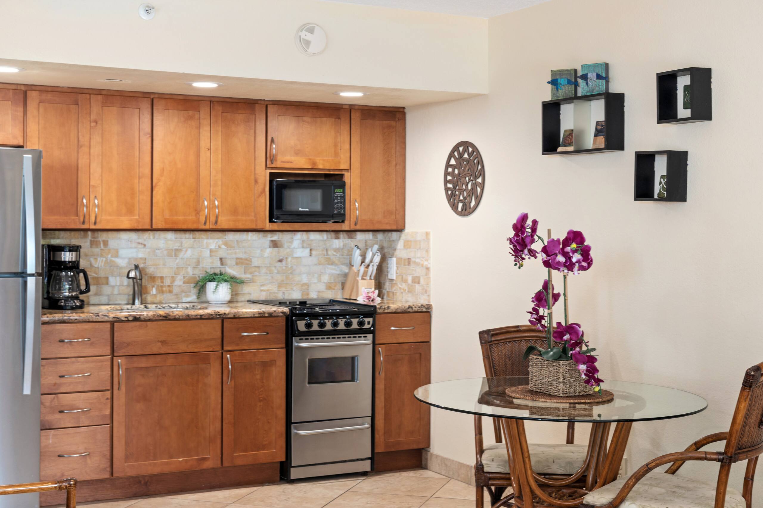 Condo in Lahaina · ★4.45 · 1 bedroom · 3 beds · 1 bath - Image 22