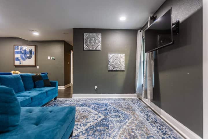 The Blue House Remodeled Home Near Dwntwn Dallas - Dallas, TX
