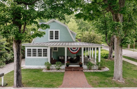 New! Downtown Frankfort/Lake MI.