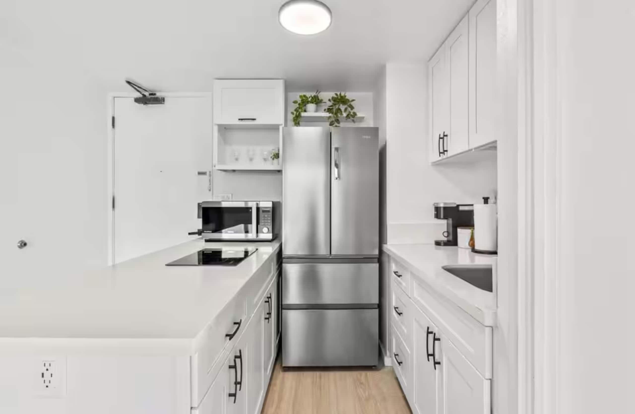 Condo in Honolulu · ★4.93 · 1 bedroom · 3 beds · 1 private bath - Image 29