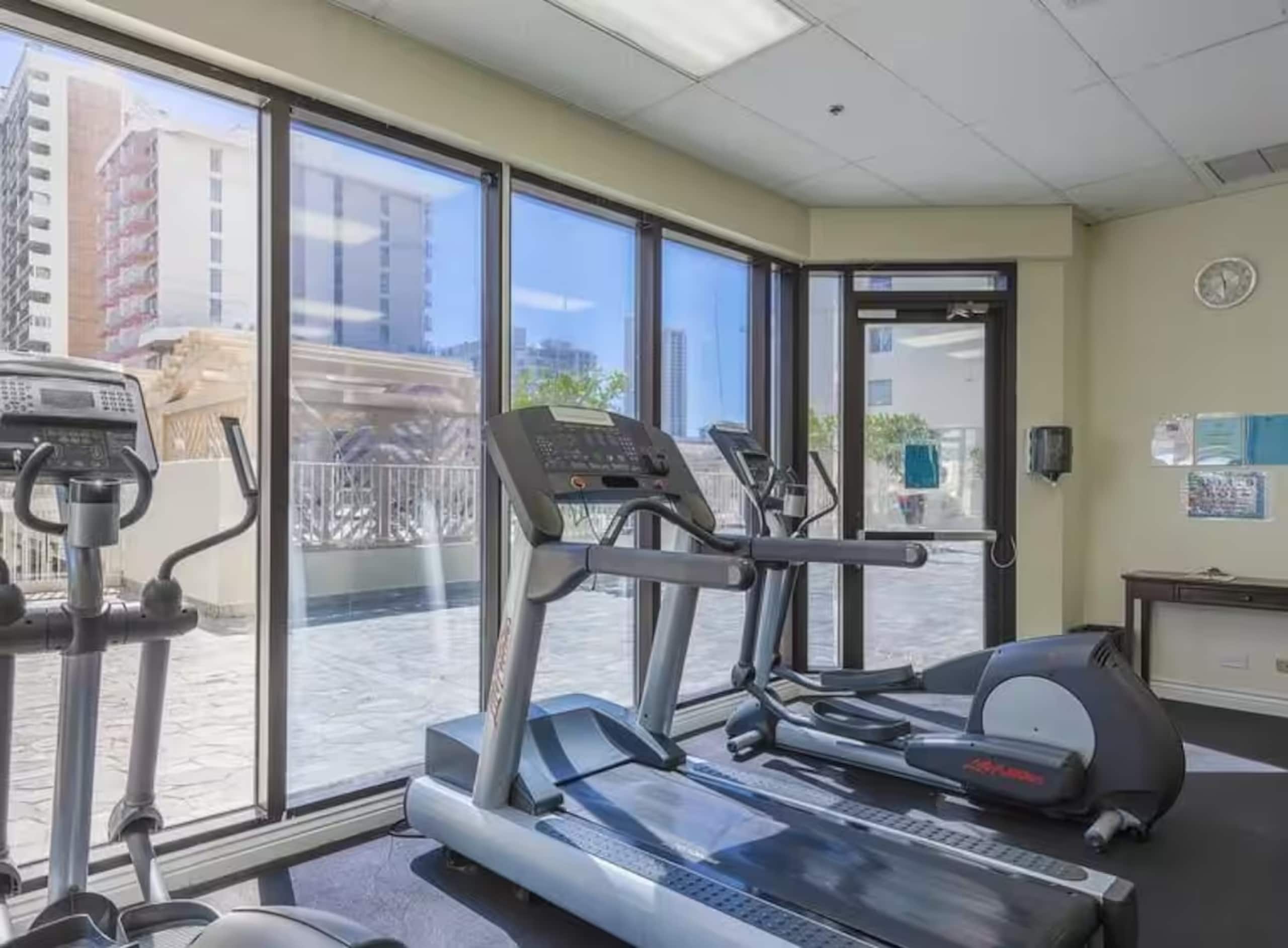Condo in Honolulu · ★4.93 · 1 bedroom · 3 beds · 1 private bath - Image 22