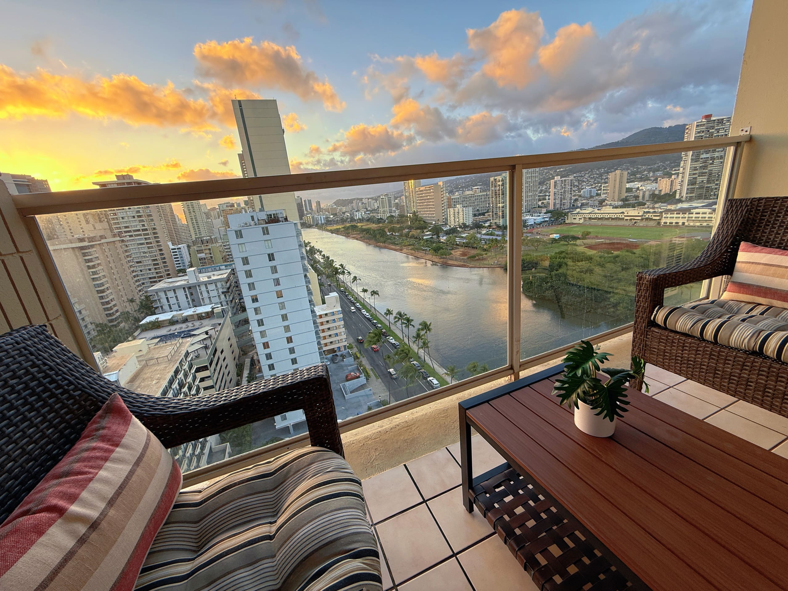 Condo in Honolulu · ★4.93 · 1 bedroom · 3 beds · 1 private bath - Image 16