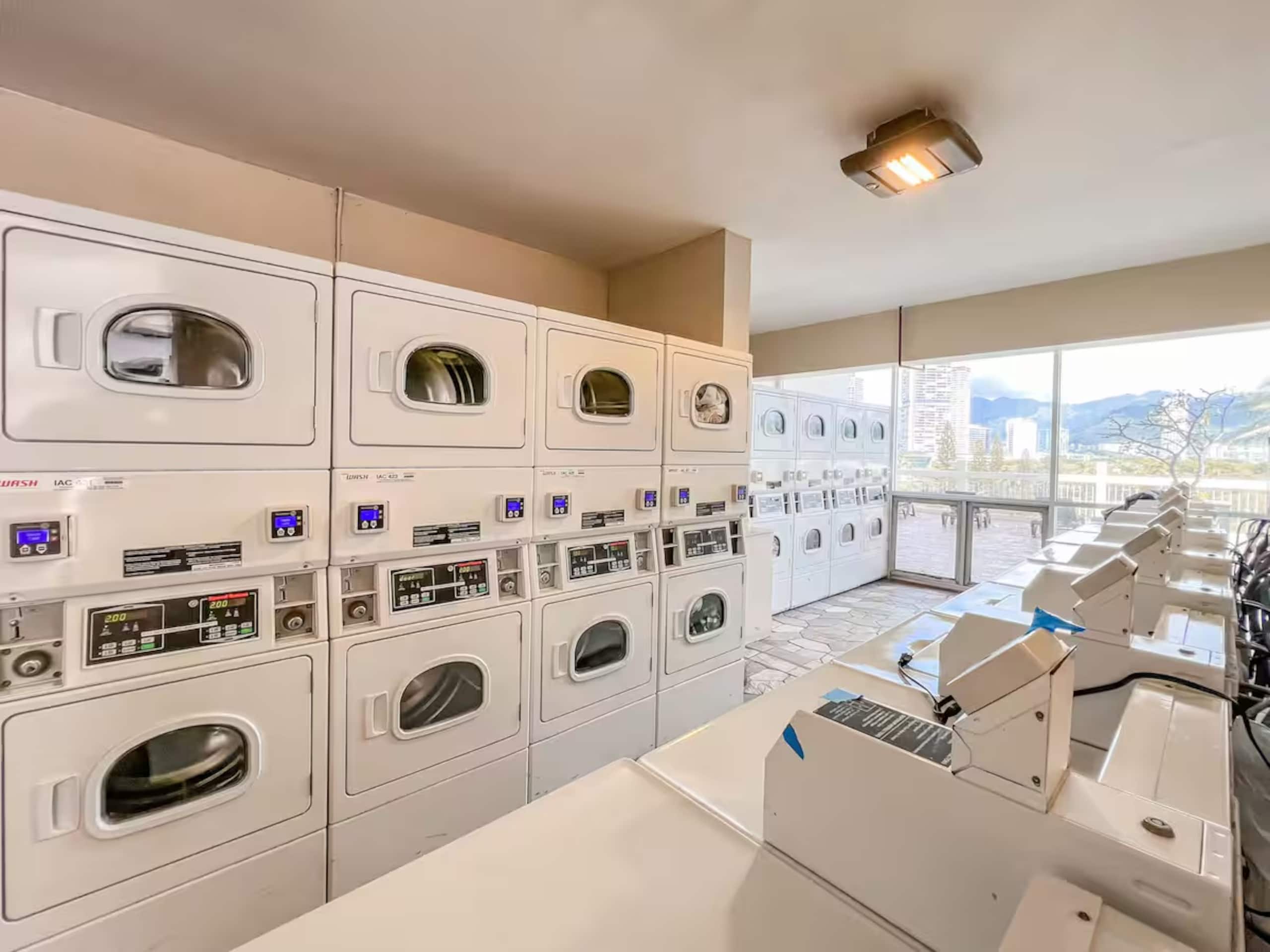 Condo in Honolulu · ★4.93 · 1 bedroom · 3 beds · 1 private bath - Image 21