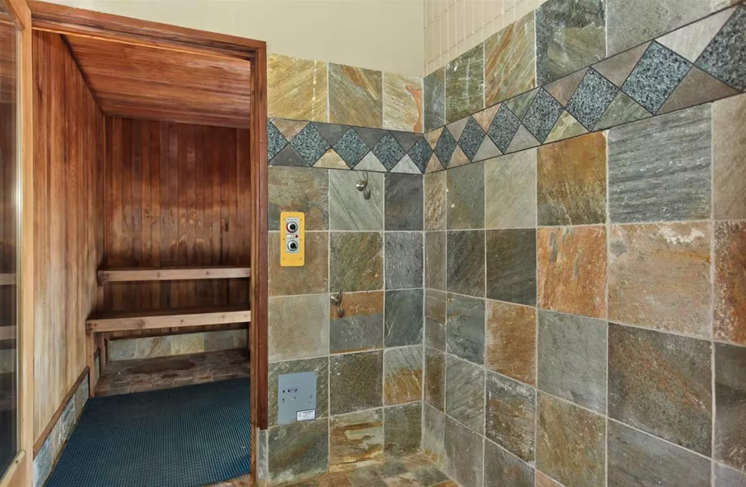 Condo in Honolulu · ★4.93 · 1 bedroom · 3 beds · 1 private bath - Image 43