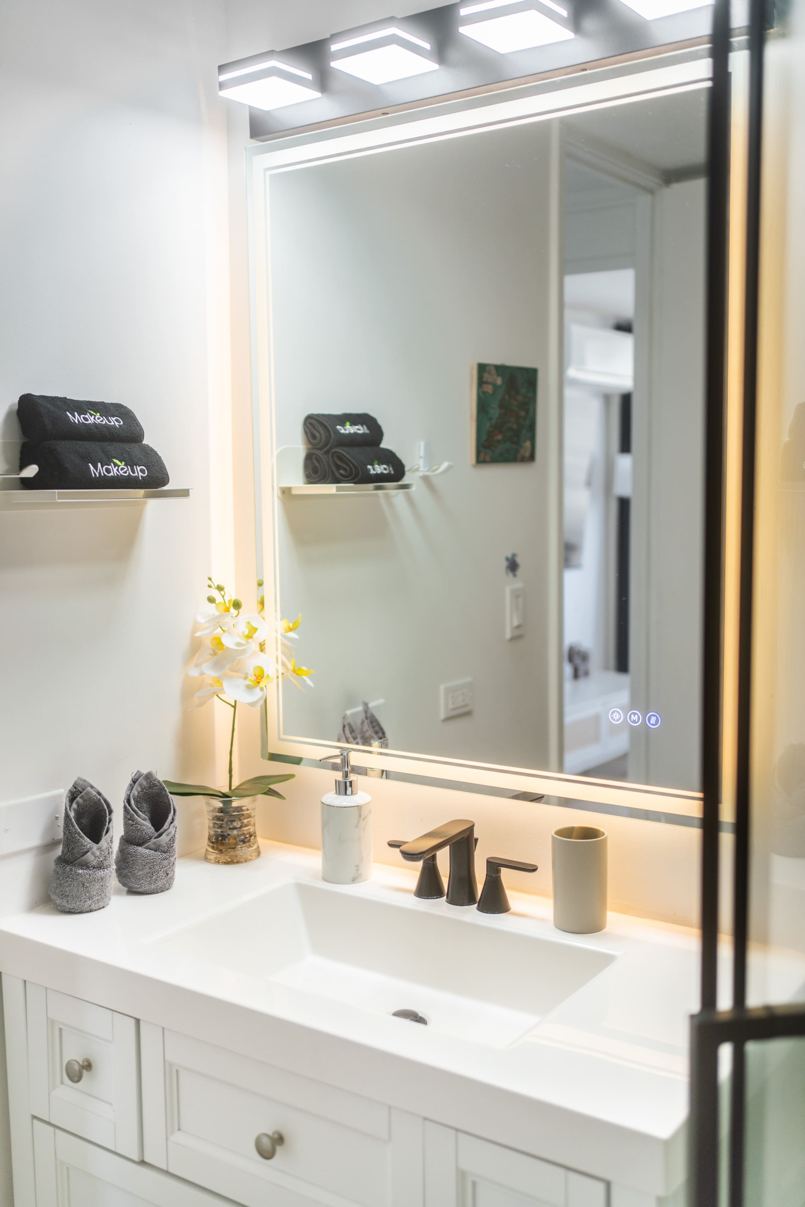 Condo in Honolulu · ★4.93 · 1 bedroom · 3 beds · 1 private bath - Image 14