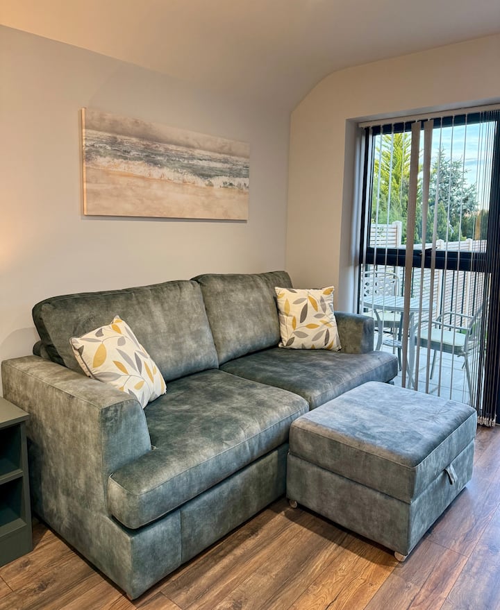 Charming 1 Bedroom Studio In Quiet Village Setting - 비벌리