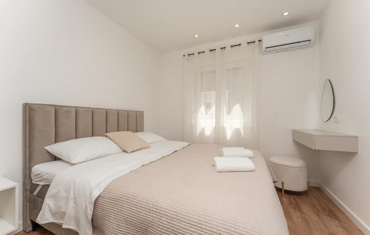 Luxe 2-bedroom Retreat In Zadar - Zadar