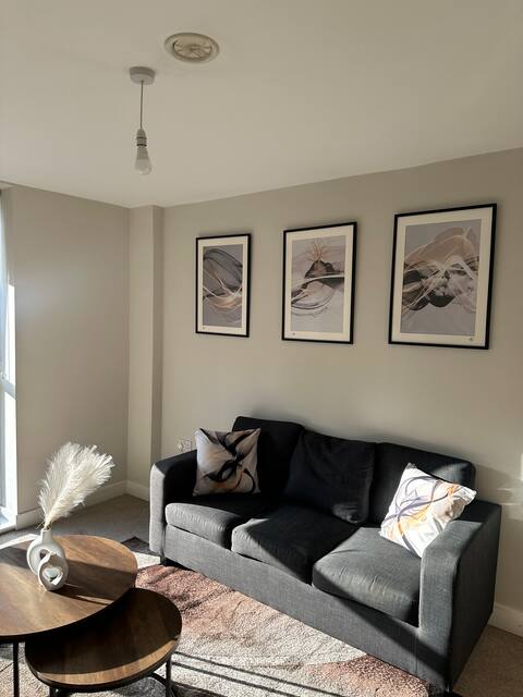 Top Airbnb: Modern 2 BD|Terrace|Parking|Central MCR in Quays