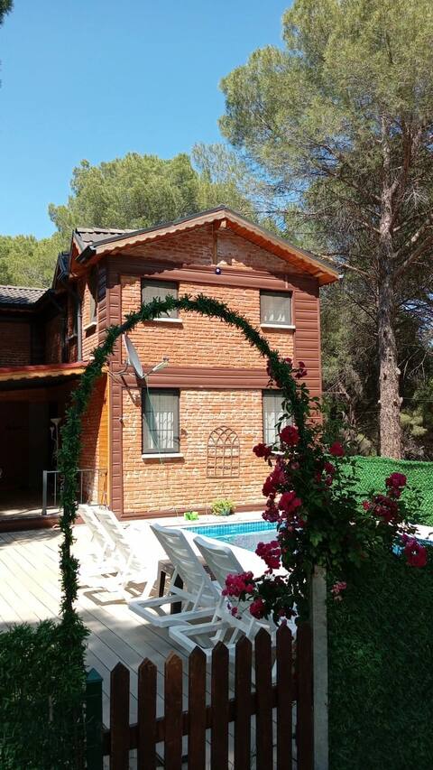 Forest House with Pool - Kozalak Villa