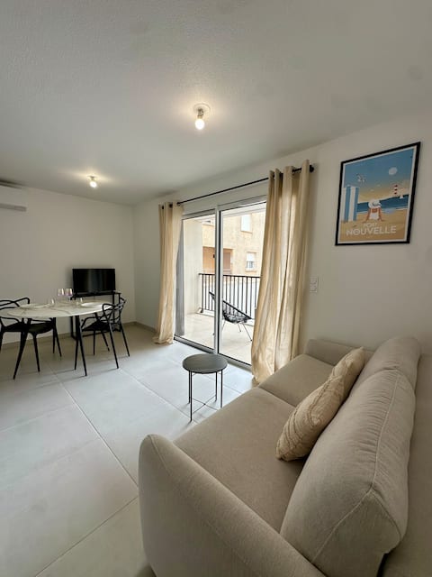 Propriété Airbnb réussie: Apartment (206) 100 m from the beach à Port La Nouvelle