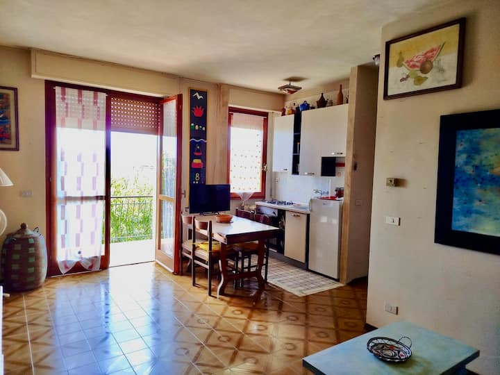 Sea View Apartment With Terrace & Free Parking - San Lorenzo al Mare