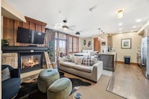 One Ski Hill 8203 Peak 8 Ski In Ski Out Studio Near Gondola and Resort Amenities