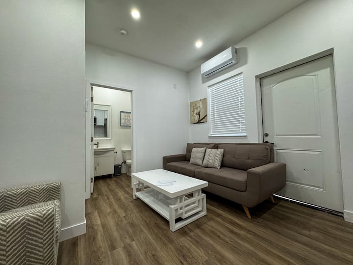 Modern 1 Bedroom 1 Bathroom Unit Is South San Jose - San Jose, CA