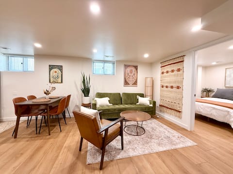 Popular Airbnb listing: Cozy Walkable Bungalow in Speer