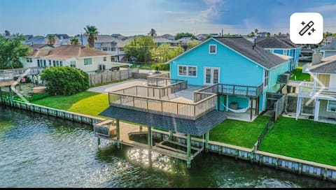 Costal Waterfront Getaway